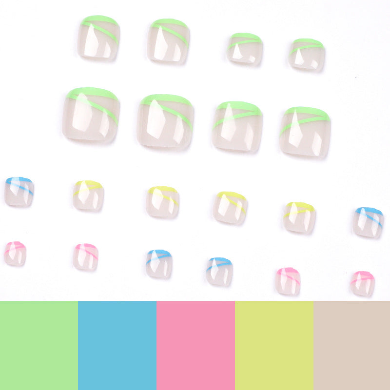 Artful toenail design with modern lines Kalsten