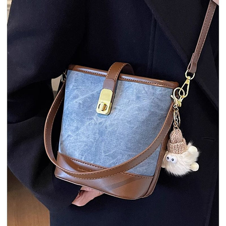 Elegant Structured Bucket Bag Kalsten