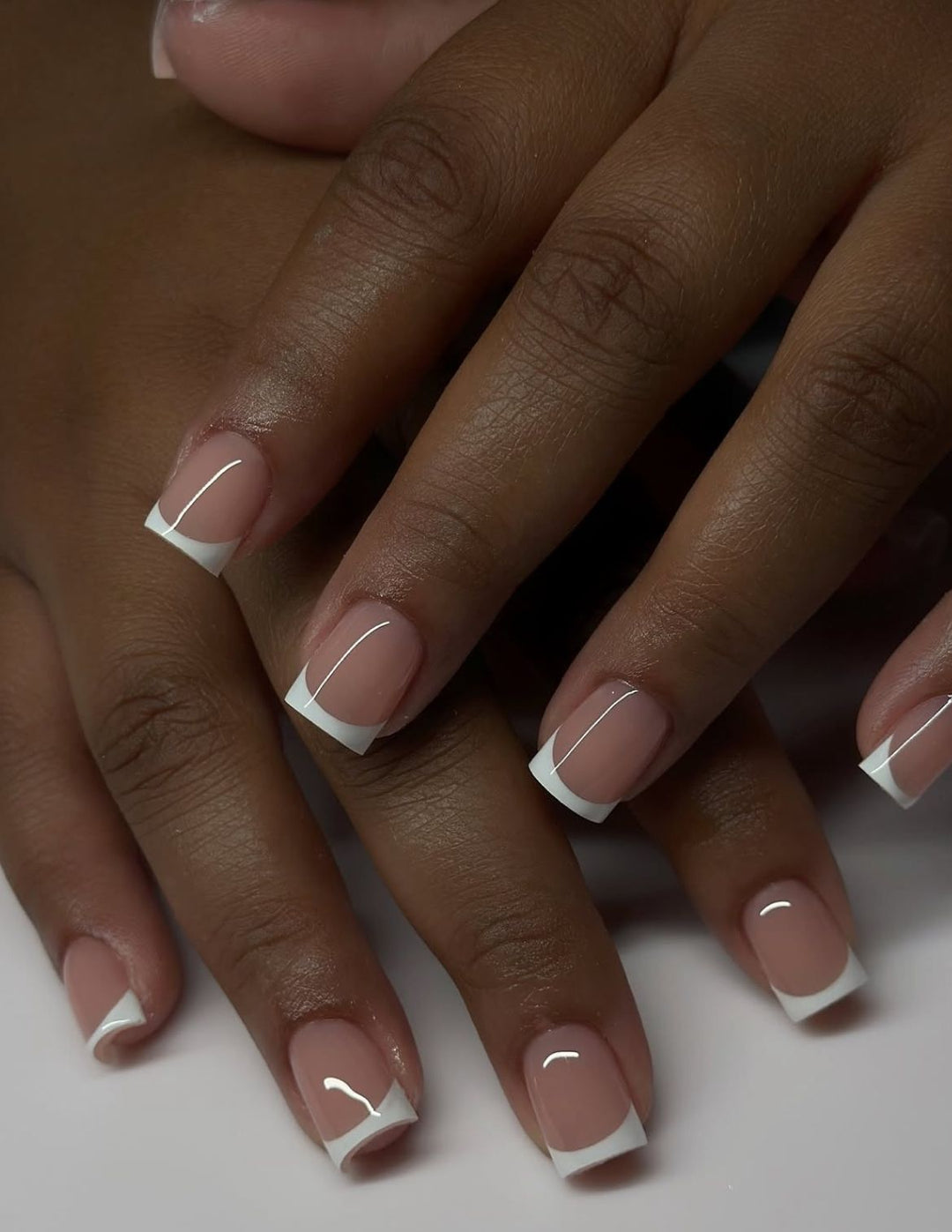Elegant Artificial Nails with French Manicure and Glitter Effects Kalsten