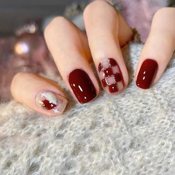 Trendy nail art with elegant accents Kalsten