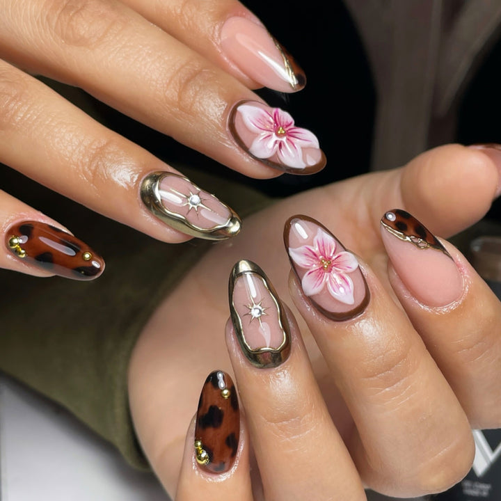 Artistic Floral and Animal Print Press-On Nail Art Set Kalsten