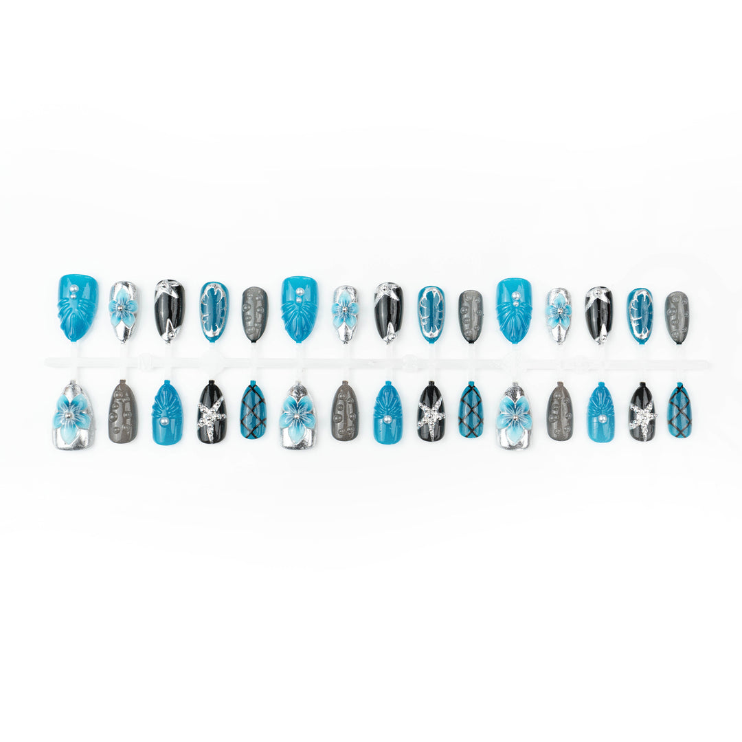 Artificial nails with floral and metallic accents Kalsten
