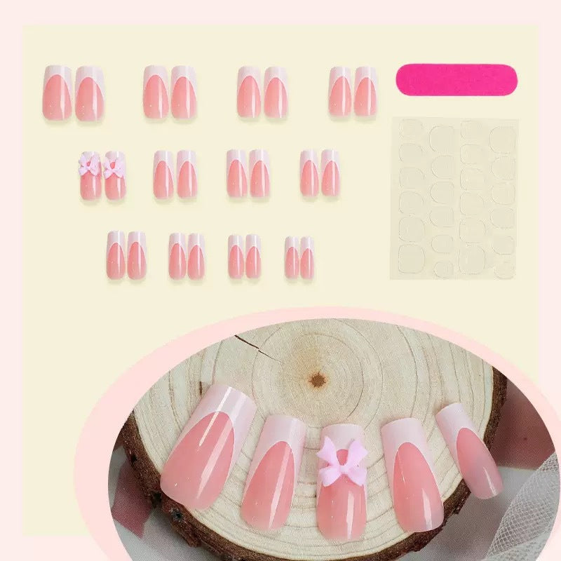 Nail set with playful bow design Kalsten