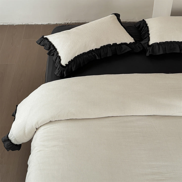 Bedding set with decorative ruffle trim and fine cotton texture