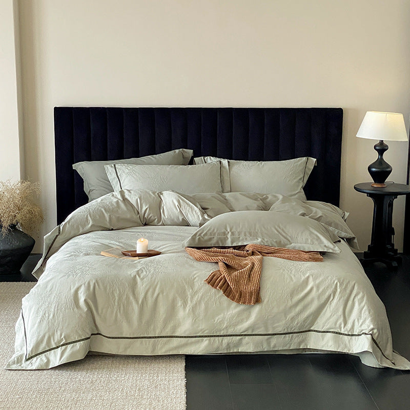 Bedding set made of cotton-linen blend with fine structure and piped seam