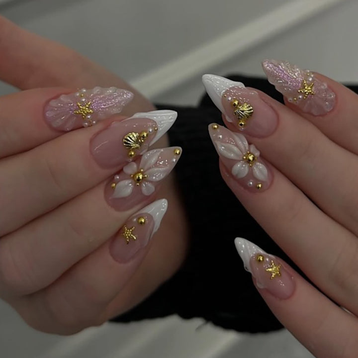 Artful stiletto nails with glitter accents Kalsten