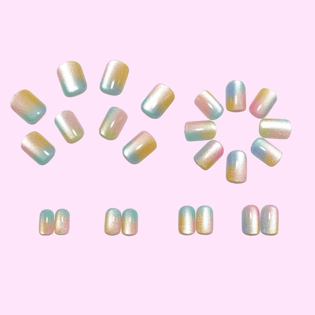 Artificial nails in delicate ombre design with glitter effects Kalsten