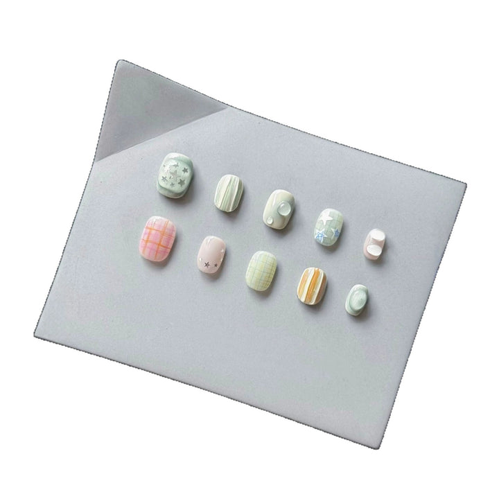 Artistic Press-On Nail Art Set with Modern Patterns