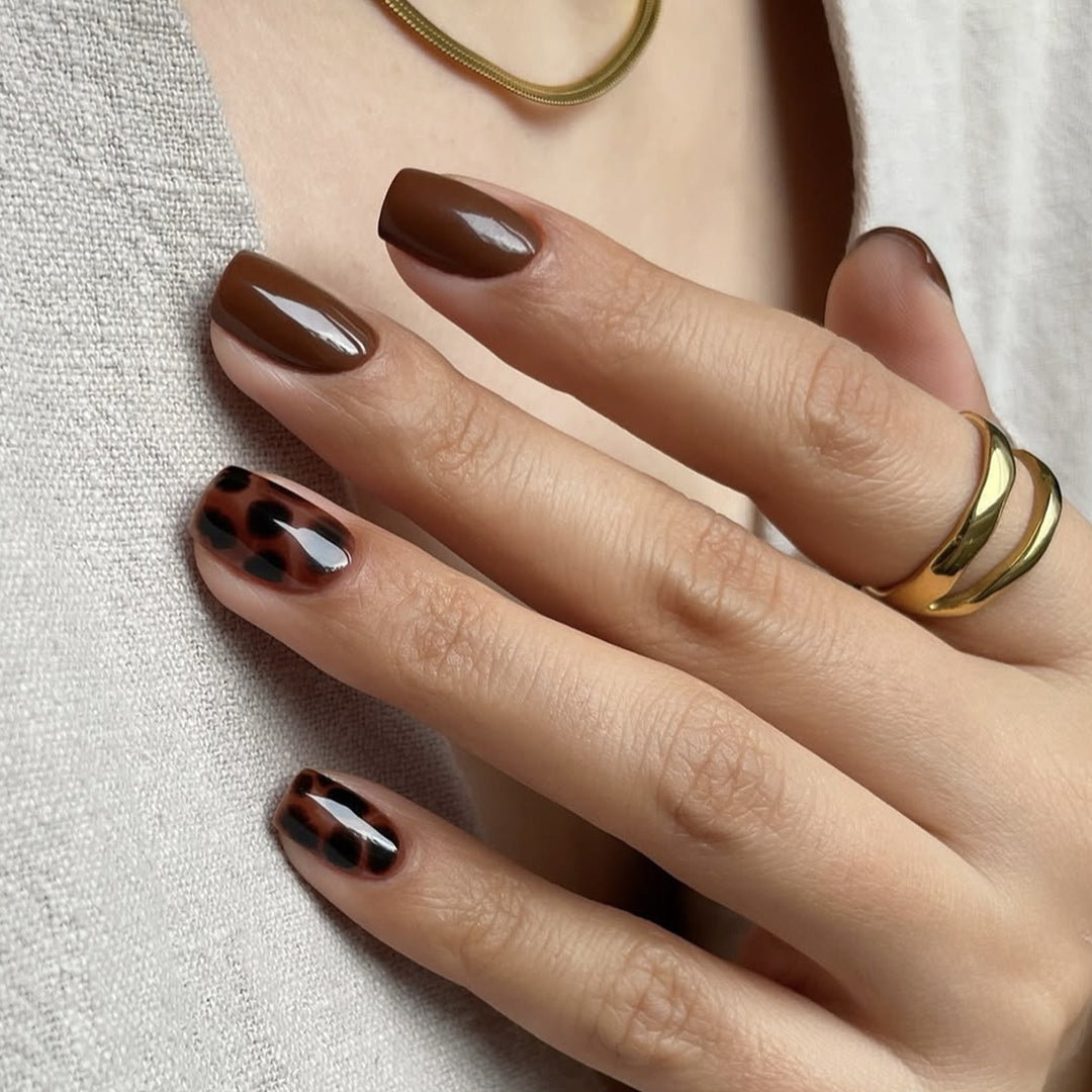 Nail art set with elegant leopard pattern Kalsten
