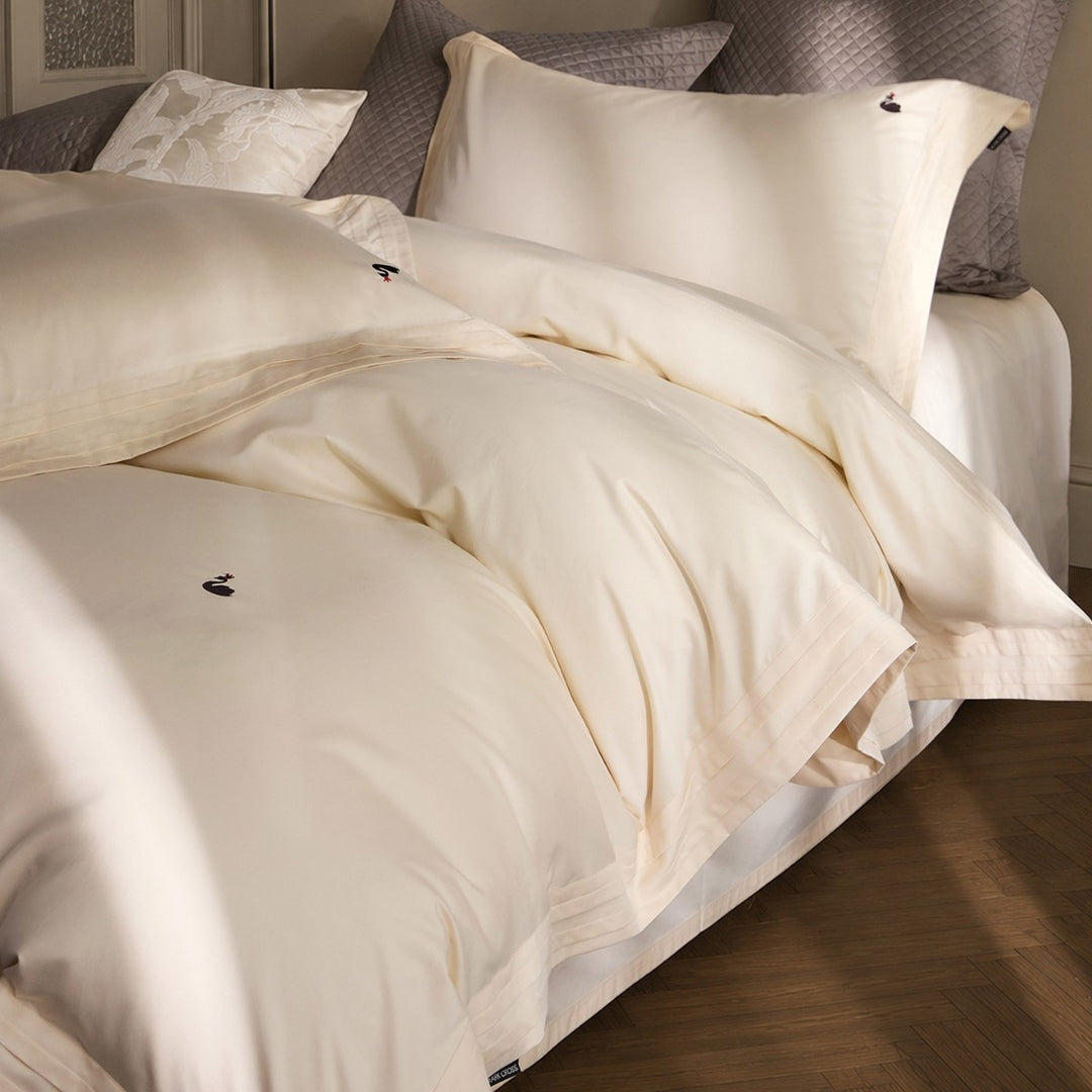 Fine-made duvet cover set made of Mako cotton with subtle monogram embroidery & pleated border
