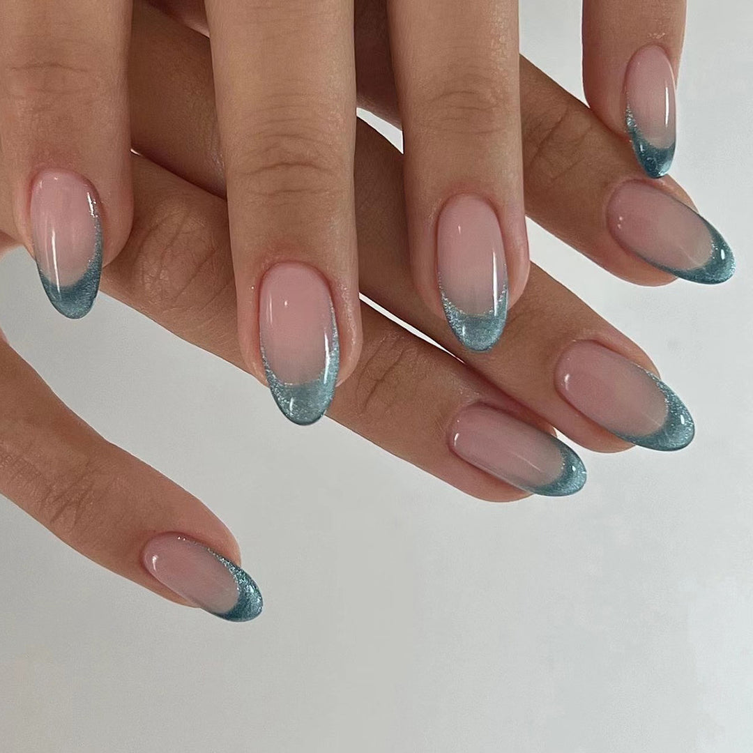 Artistic Nail Art with Glitter and Ombre Effect Kalsten
