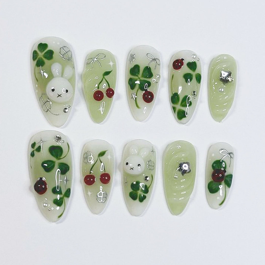 Playful artificial nails with plant motifs Kalsten