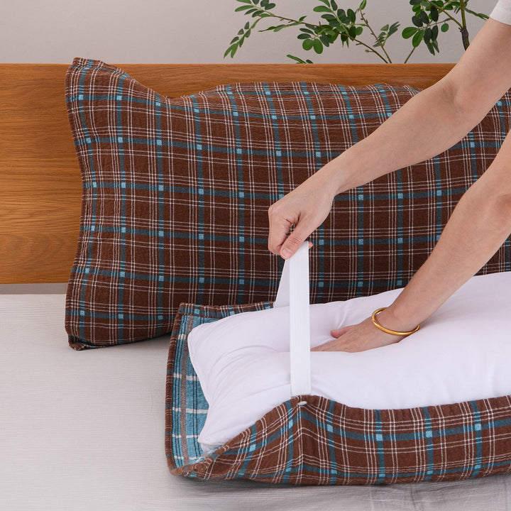 Unisex pillow with practical carrying handle Kalsten