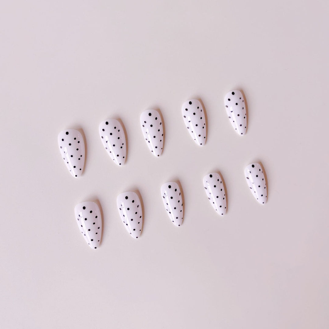 Nail art set with stylish polka dot design Kalsten