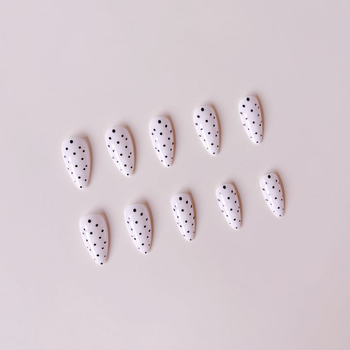 Nail art set with stylish polka dot design Kalsten
