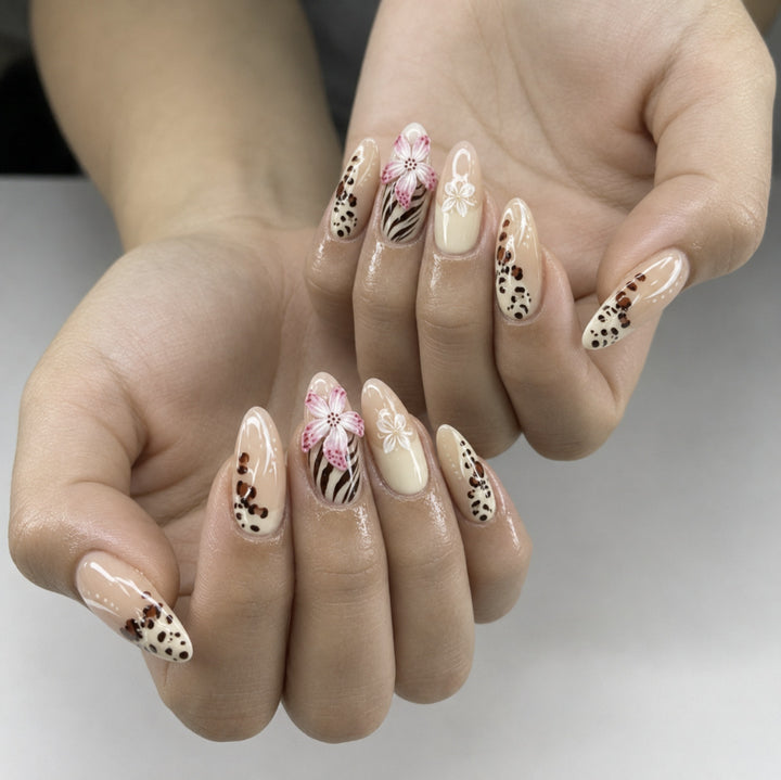 Artificial nails with floral design and elegant lace look Kalsten