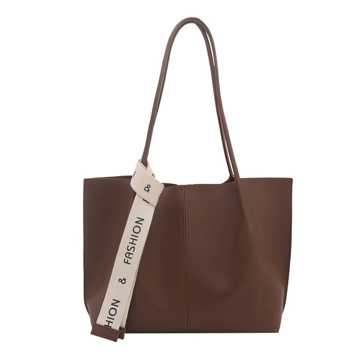 Fashionable Structured Tote Bag with Trendy Strap