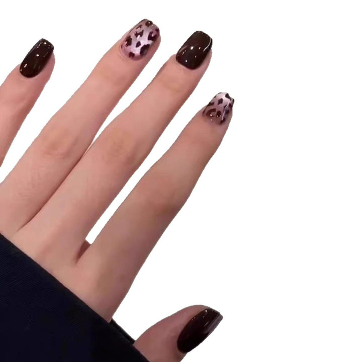 Elegant and Trendy Nail Set Kalsten