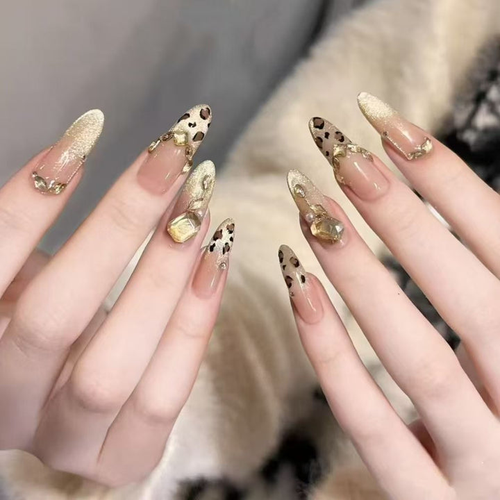 Artificial nails with elegant leopard design and glitter effects Kalsten
