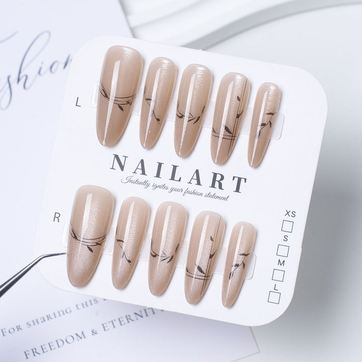 Artificial nails in elegant design Kalsten