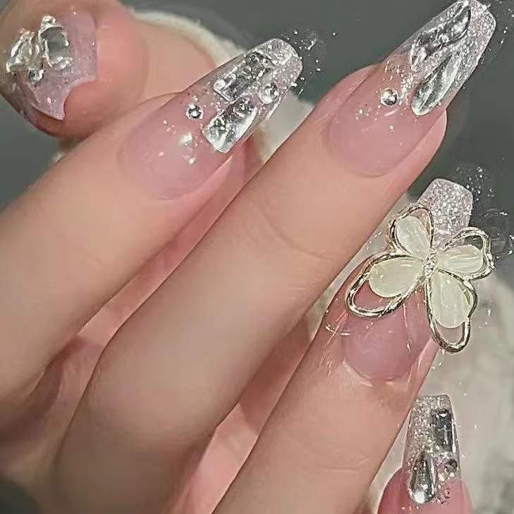 Festive Holiday Themed Press-On Nail Art Kalsten