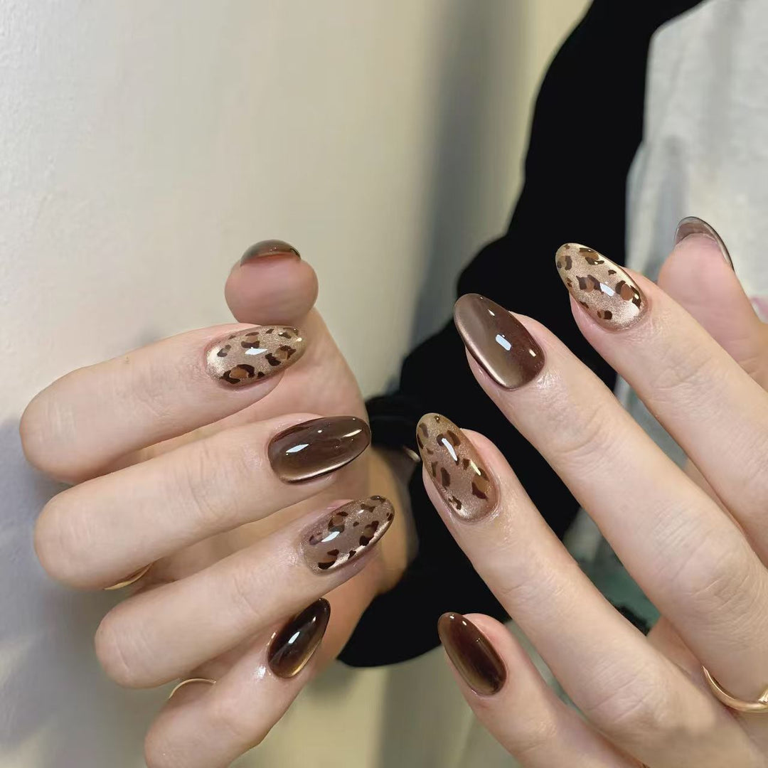Acrylic Nails in Modern Leo Design Kalsten