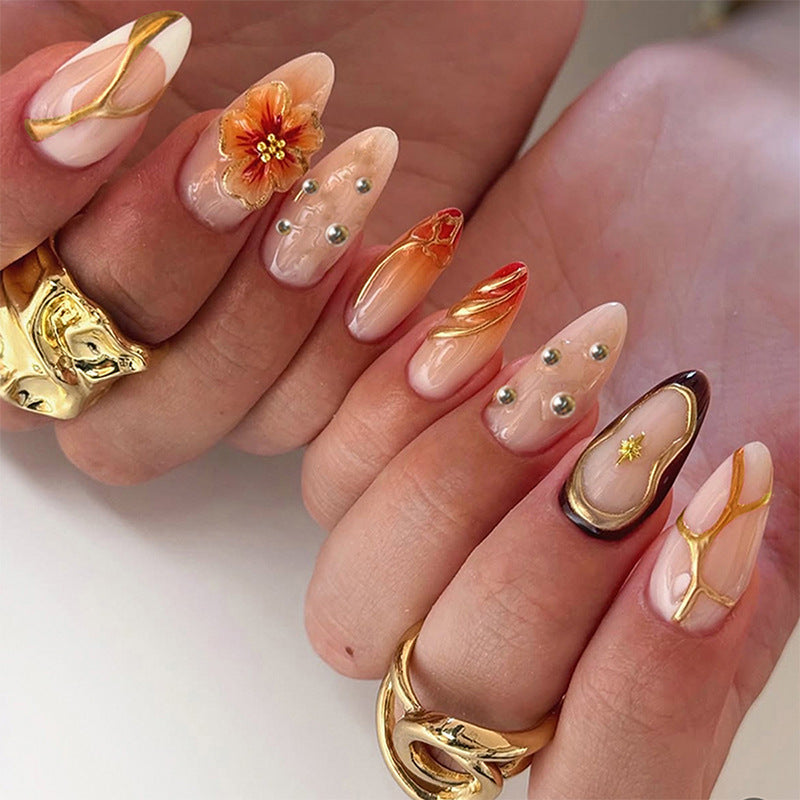 Artful nail set with floral accents Kalsten