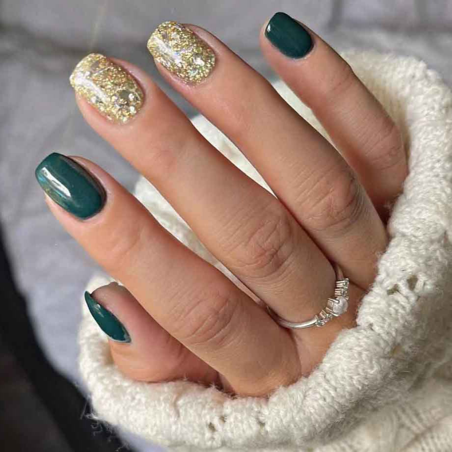 Glittering Press-On Nail Set Kalsten