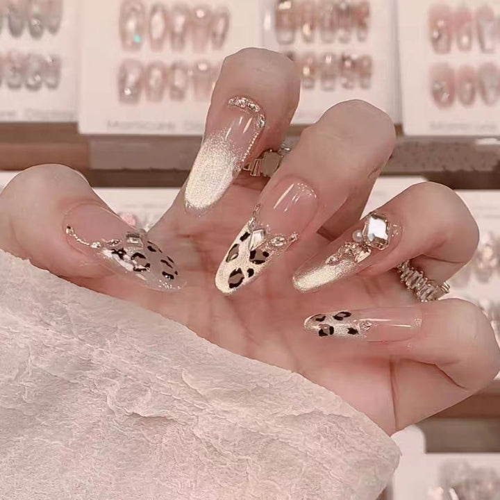 Glamorous artificial nails with creative 3D applications Kalsten