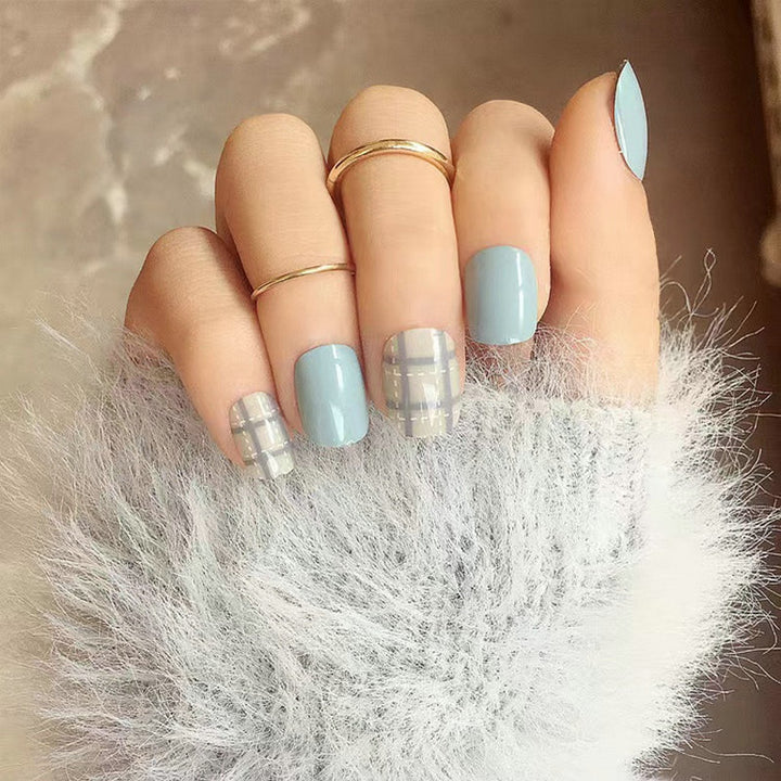 Artificial nails in an elegant plaid pattern Kalsten