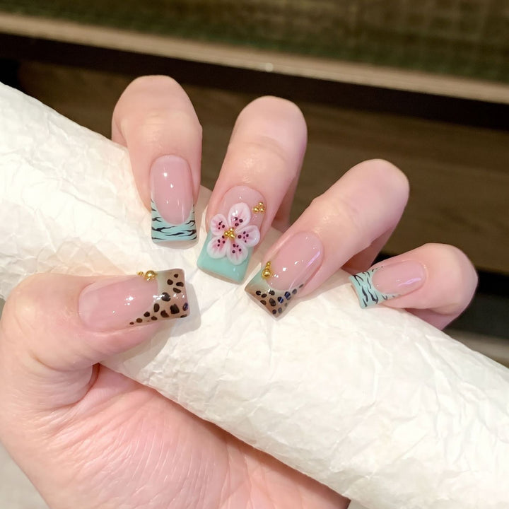 Artistic Press-On Nail Set with Floral and Patterned Design Kalsten