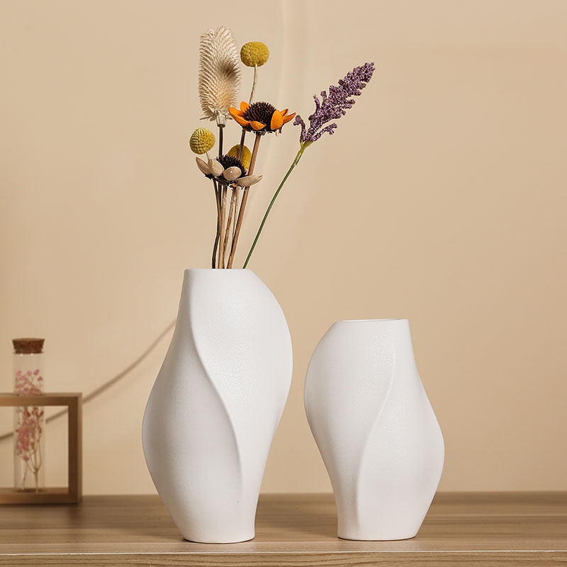 Elegant and contemporary ceramic vase Kalsten