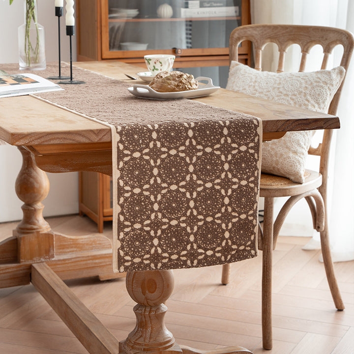 Runner with ornamental medallion jacquard structure and non-slip underside Kalsten