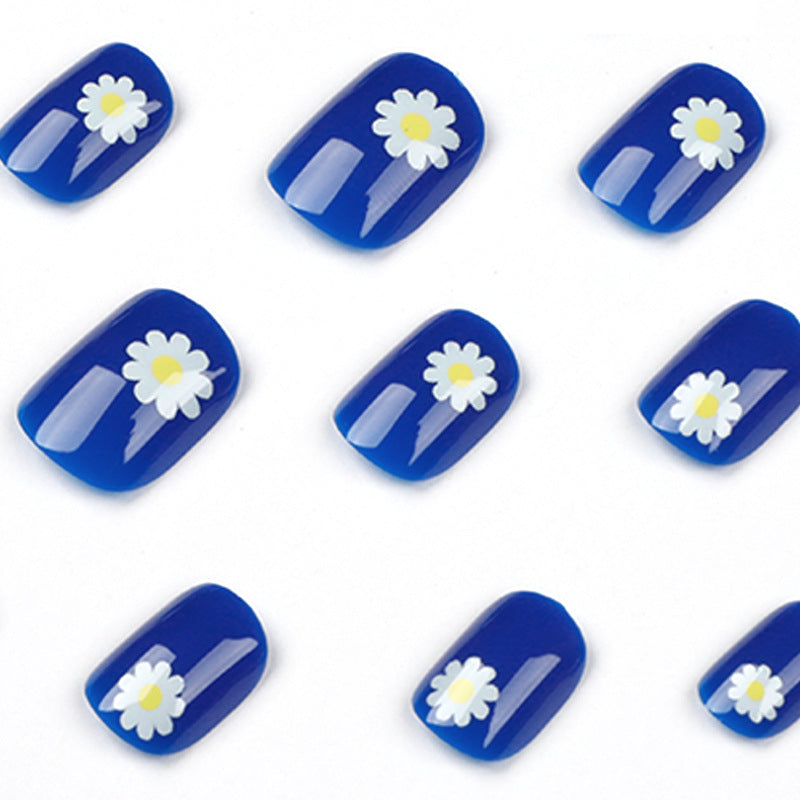 Artful Nail Art with Daisy Design Kalsten