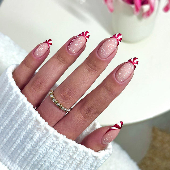 Festive nail art with Christmas motifs Kalsten
