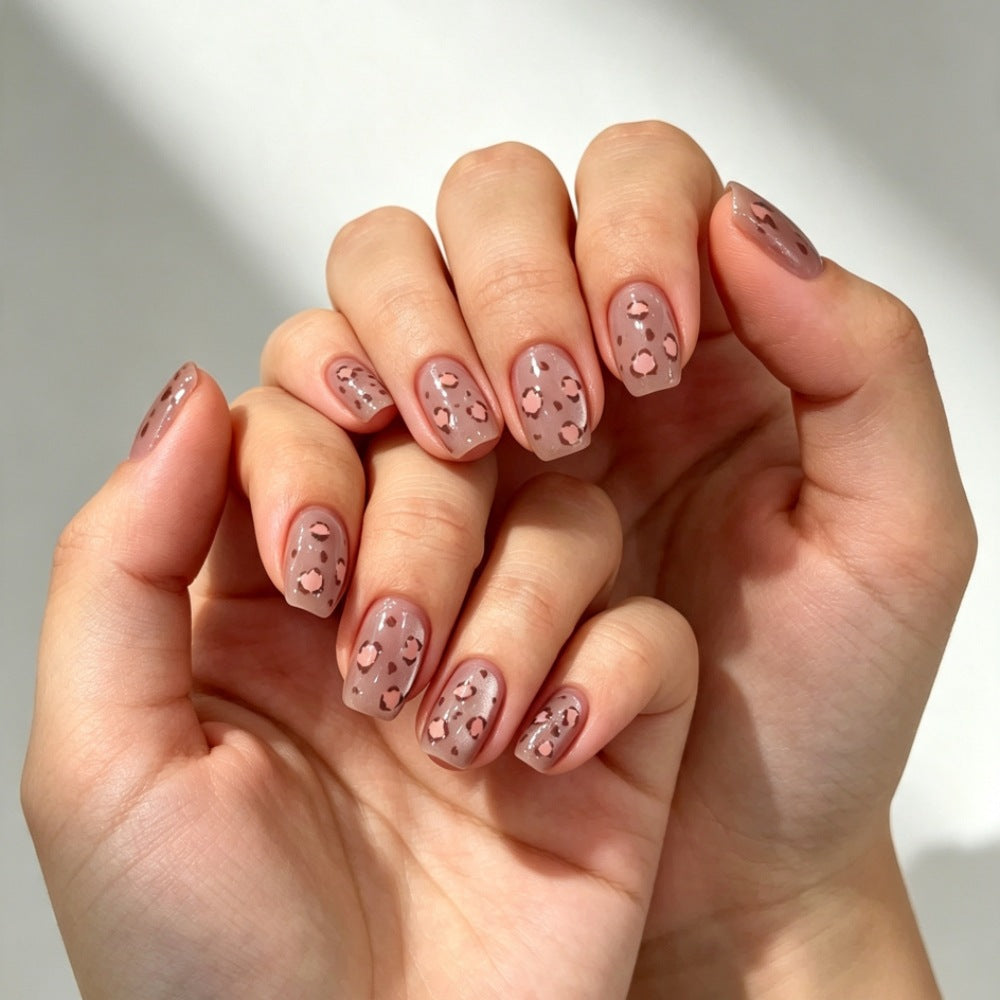 Acrylic nails with modern animal design Kalsten