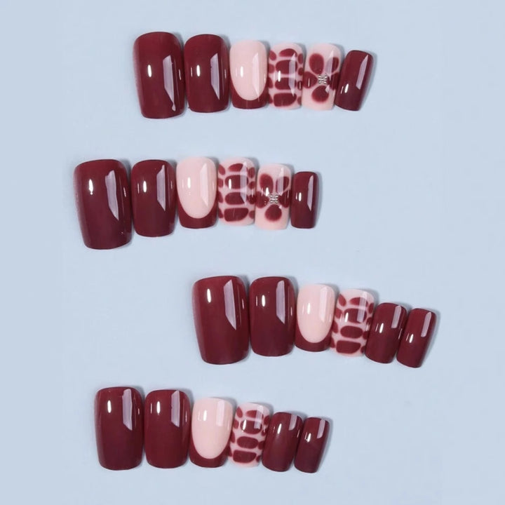 Artificial nail set with elegant geometric designs and accentuating rhinestone details Kalsten