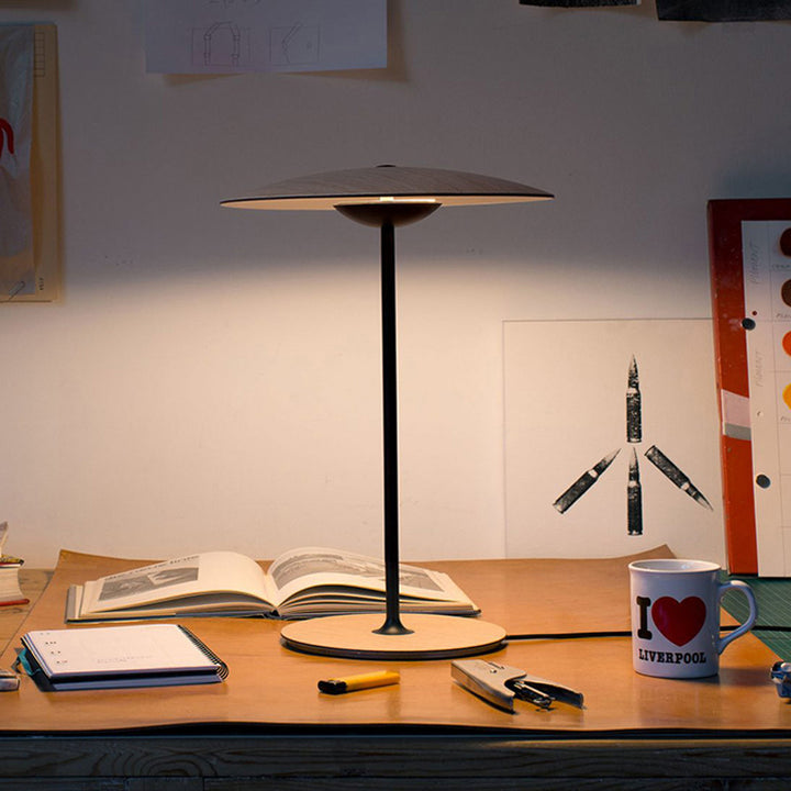 Sleek Modern Table Lamp with Minimalist Design