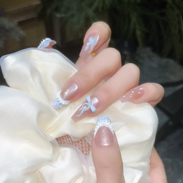 Art nail set with filigree bows and glitter accents Kalsten