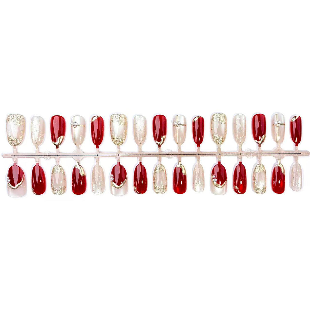 Artificial nails with elegant gold accent Kalsten