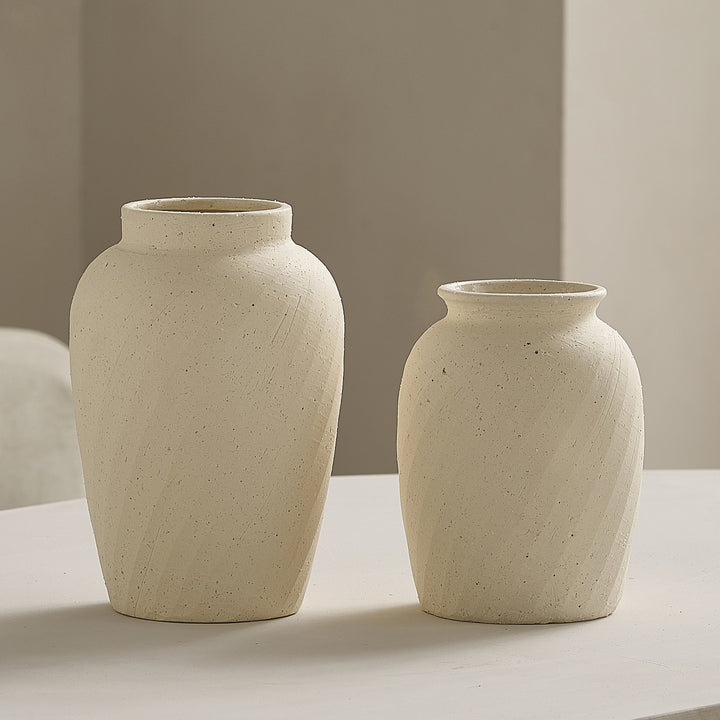 Elegant and modern ceramic vase Kalsten
