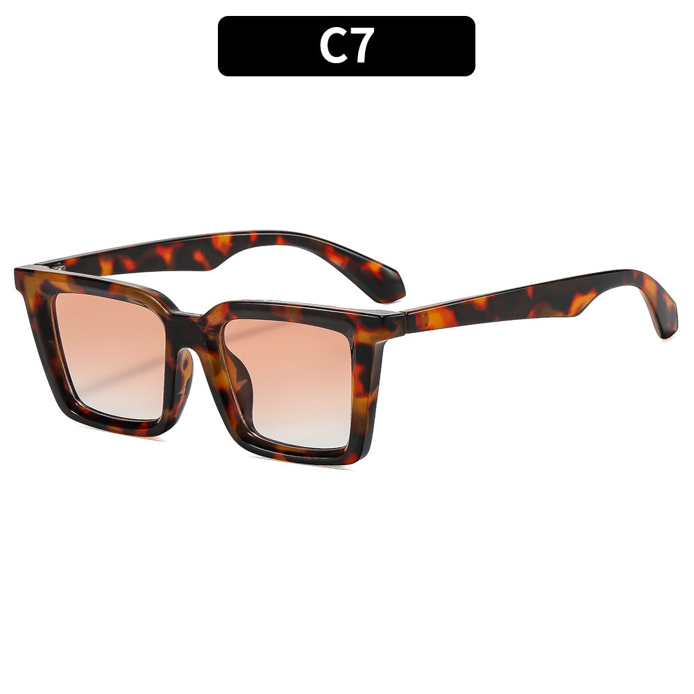 Chic Retro-Inspired Square Frame Sunglasses