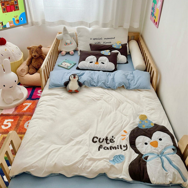 Children's bedding set with cute bear appliqué and soft microfiber