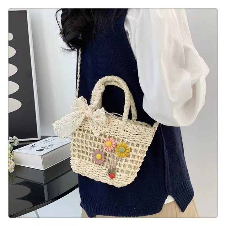 Playful basket bag with floral accents Kalsten