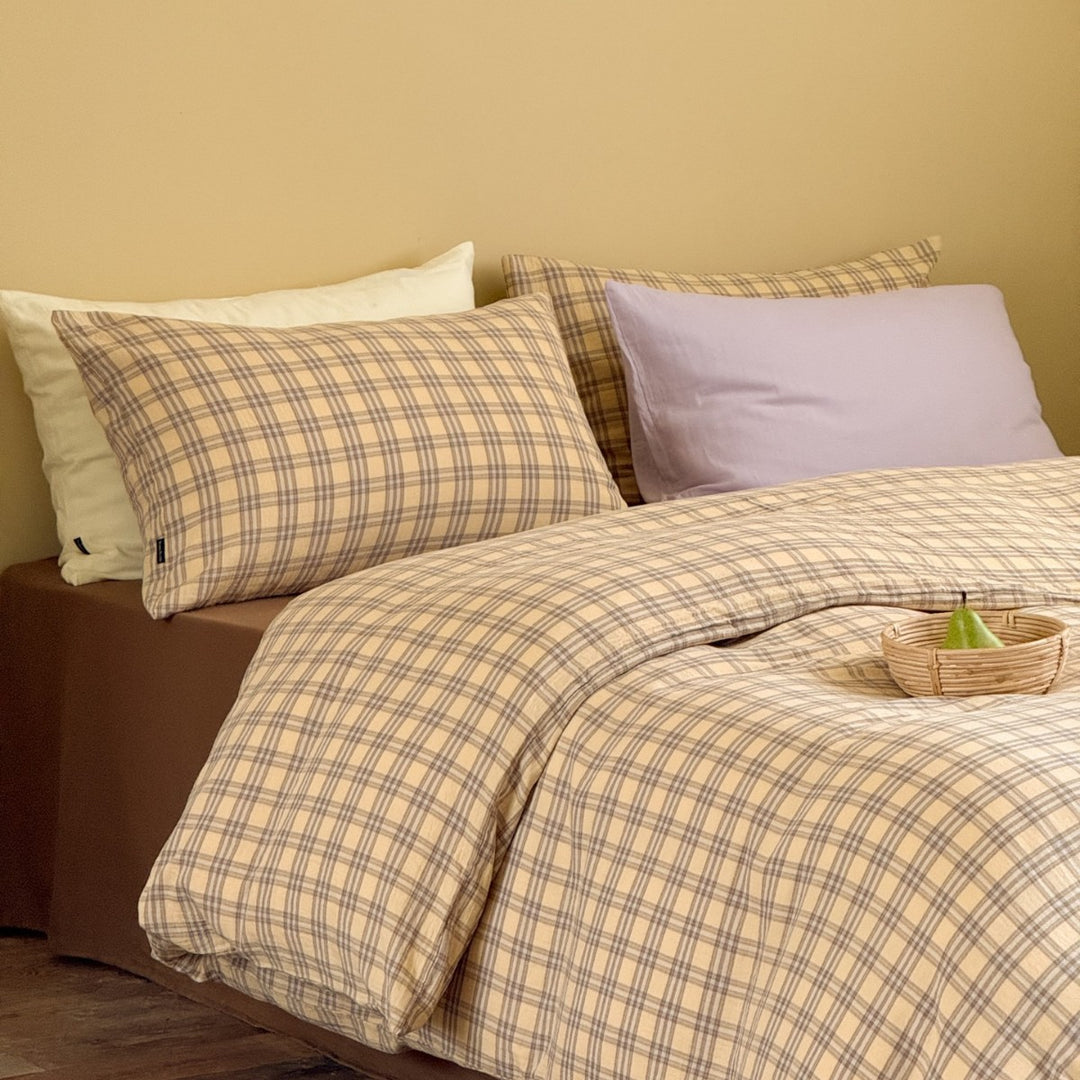 Duvet cover set made of cotton percale with a fine check pattern
