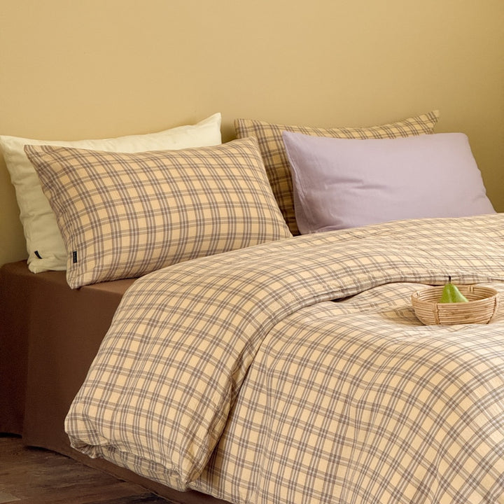Duvet cover set made of cotton percale with a fine check pattern