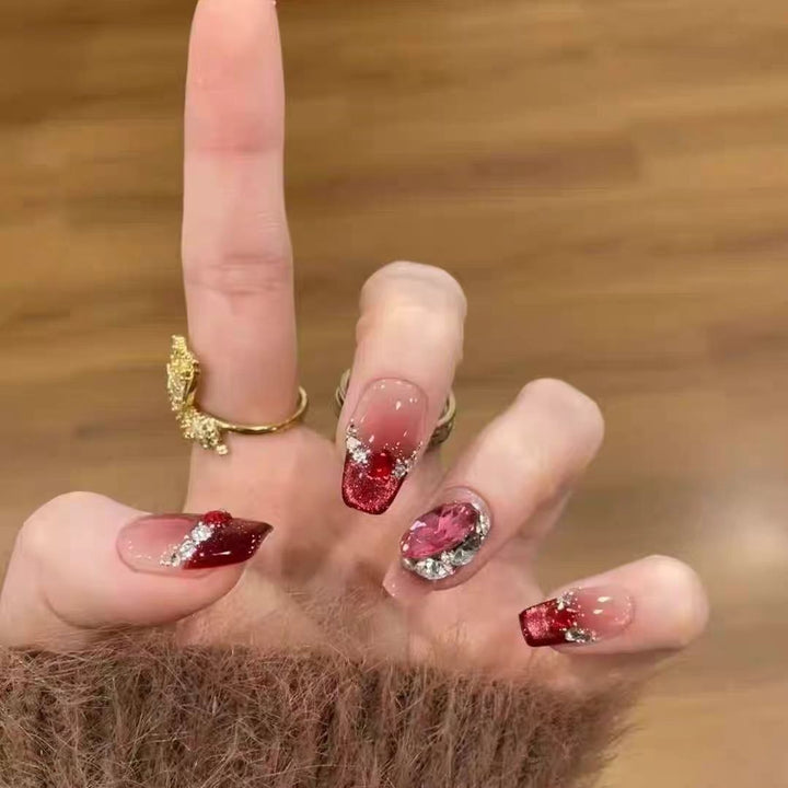 Glamorous and Sparkling Art Nails Kalsten