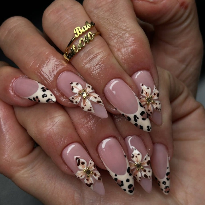 Artistic Floral-Embossed Press-On Nails Kalsten