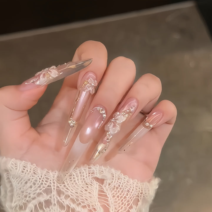 Art nails with filigree floral designs Kalsten