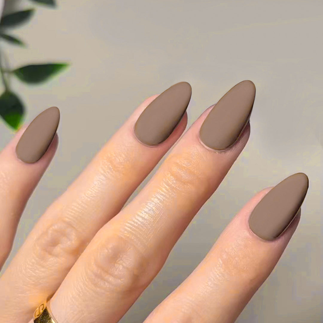 Artful stiletto nails in matte design Kalsten